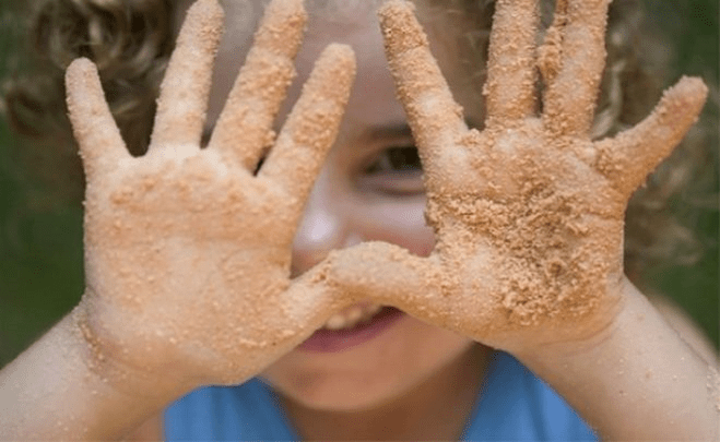 Infection by parasites through dirty hands